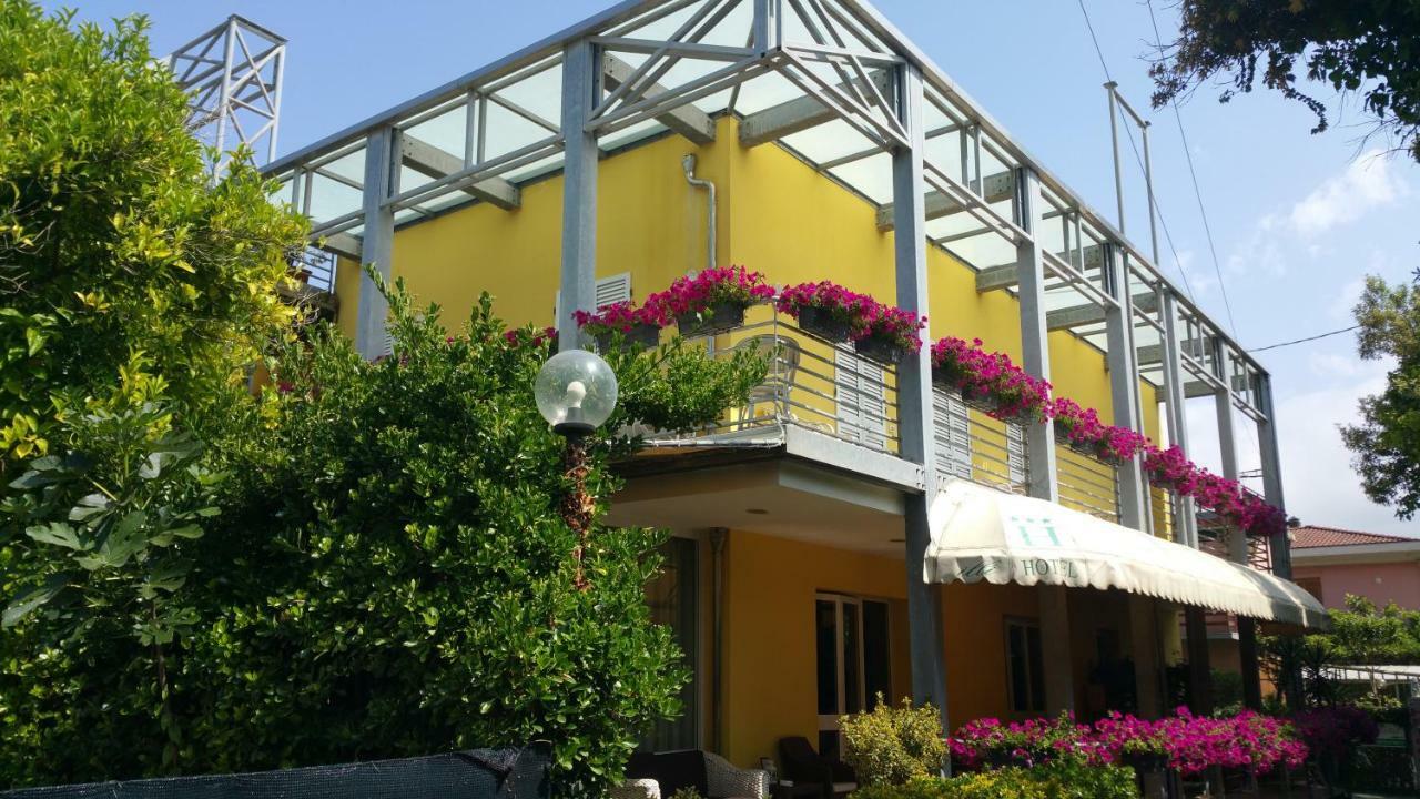 Hotel Illi Marina di Massa Dış mekan fotoğraf
